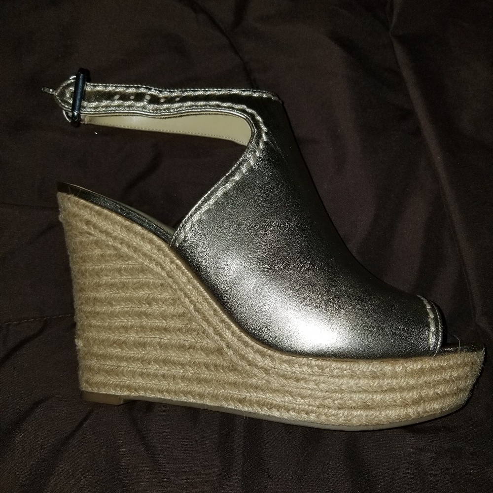 BRAND NEW Marc Fisher Matte Gold Espadrilles